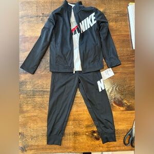 NWT Nike Track 3 Piece Suit Set 4/5 Kids. NWT